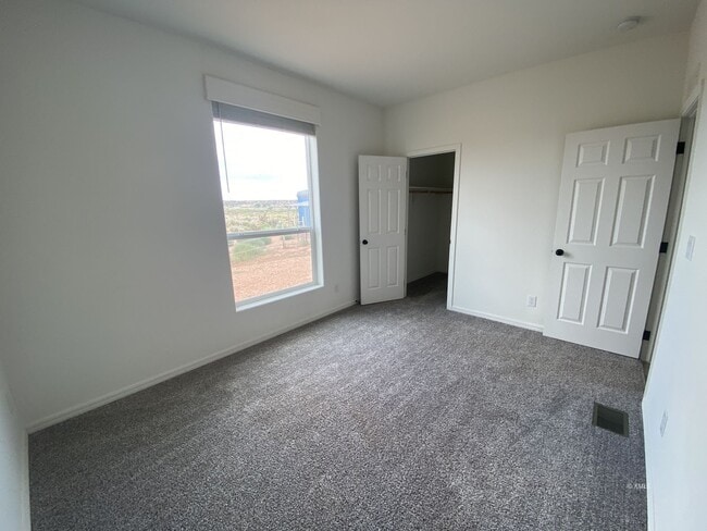 Building Photo - 2255 S Hopi Dr