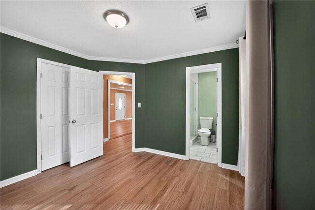 Building Photo - 871 Hargis St SE