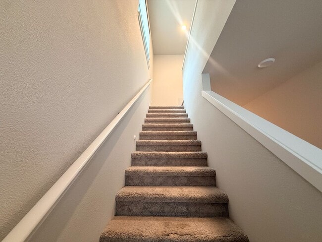 Building Photo - 5590 Mountain Quail Dr S