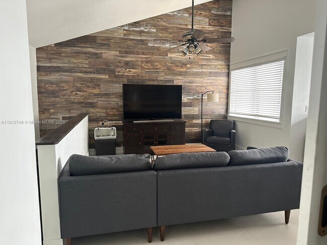 Building Photo - 10040 NW 9th St Cir