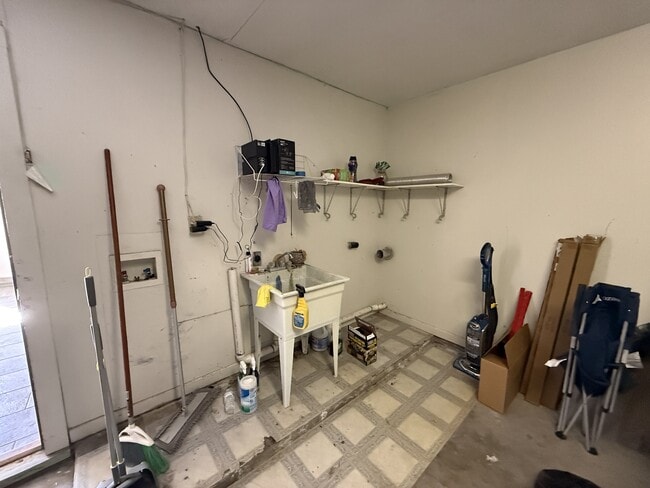 Building Photo - 7765 Coburn Dr