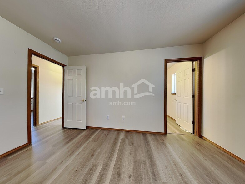 Building Photo - 414 Orting Ave NW