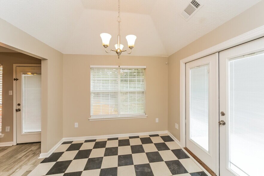Building Photo - 12923 Fox Ridge Ln