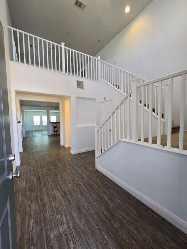 Building Photo - A Fabulous 5 Bedroom Home in Henderson