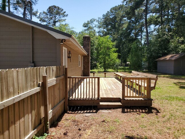 Building Photo - NEWLY RENOVATED- MOVE IN SPECIAL 300.00 OF...