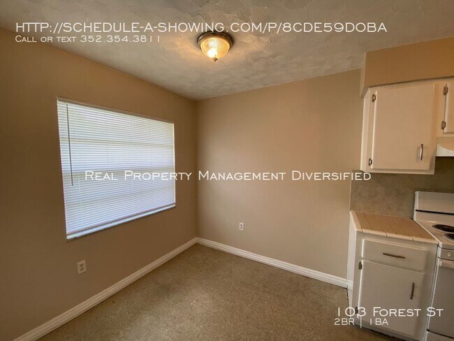 Building Photo - Great Location - 2/1 **WON'T LAST**