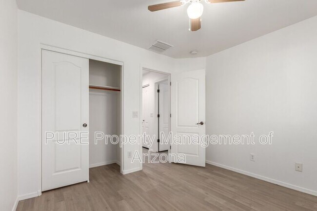 Building Photo - 4044 E Oakland St
