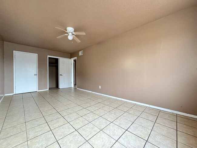 Building Photo - Northeast El Paso 4 Bed 2 Bath  Refrig A/C