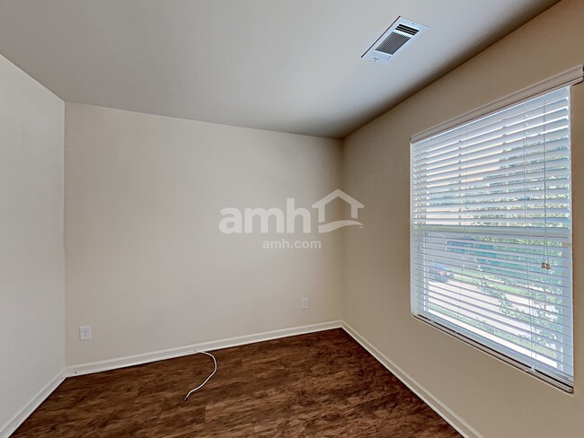 Building Photo - 4043 Clay Ct SE
