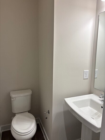 Building Photo - 711 Tambor Rd