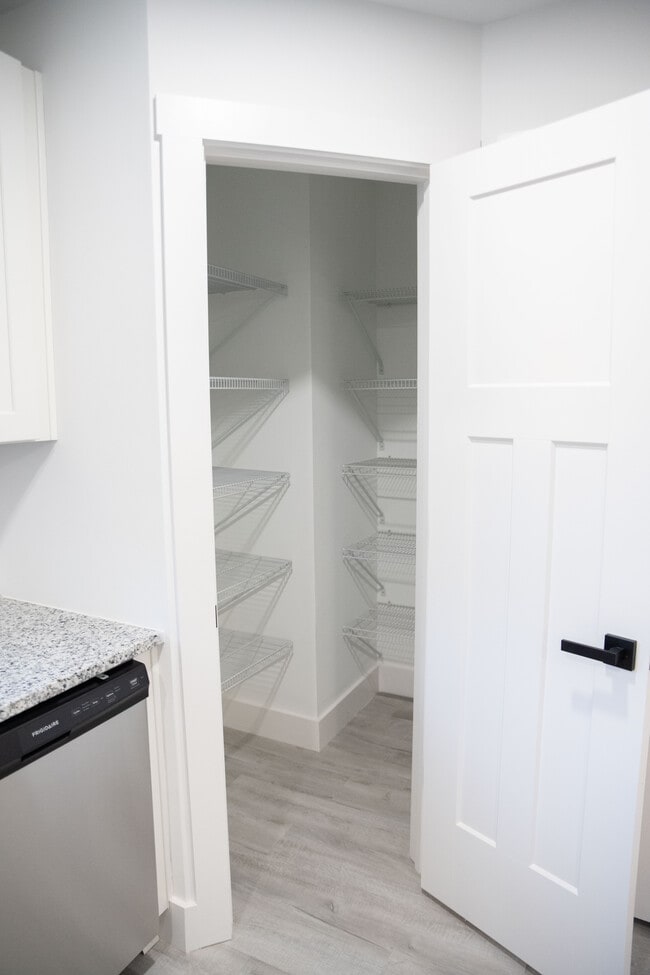 Building Photo - 605 Edna Graves Way