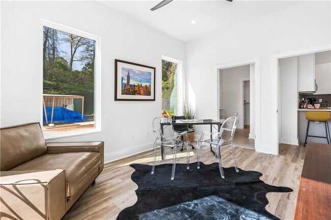 Building Photo - 1155 Custer Ave SE