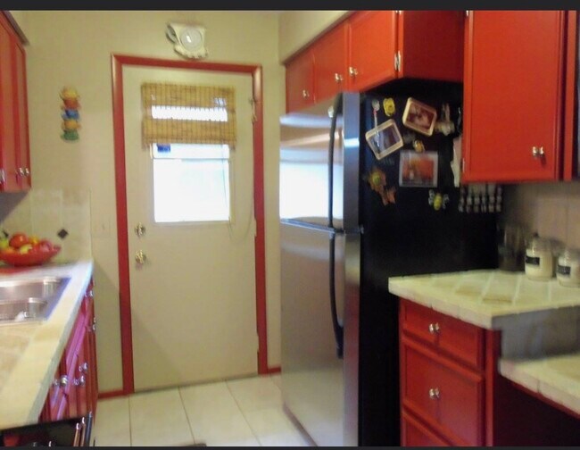 Kitchen - 106 Ken O Sha Dr SE
