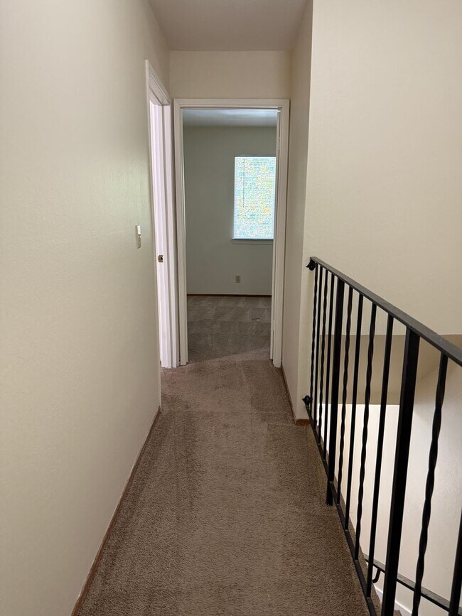 Building Photo - 1489 St James Pky