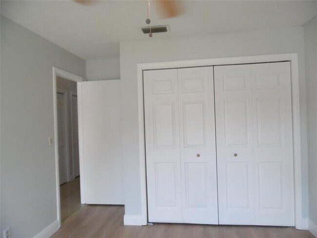 Building Photo - 4013 SW 68th Ln