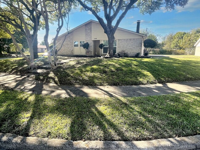 Primary Photo - Lovely Home in Meadow Creek Estates