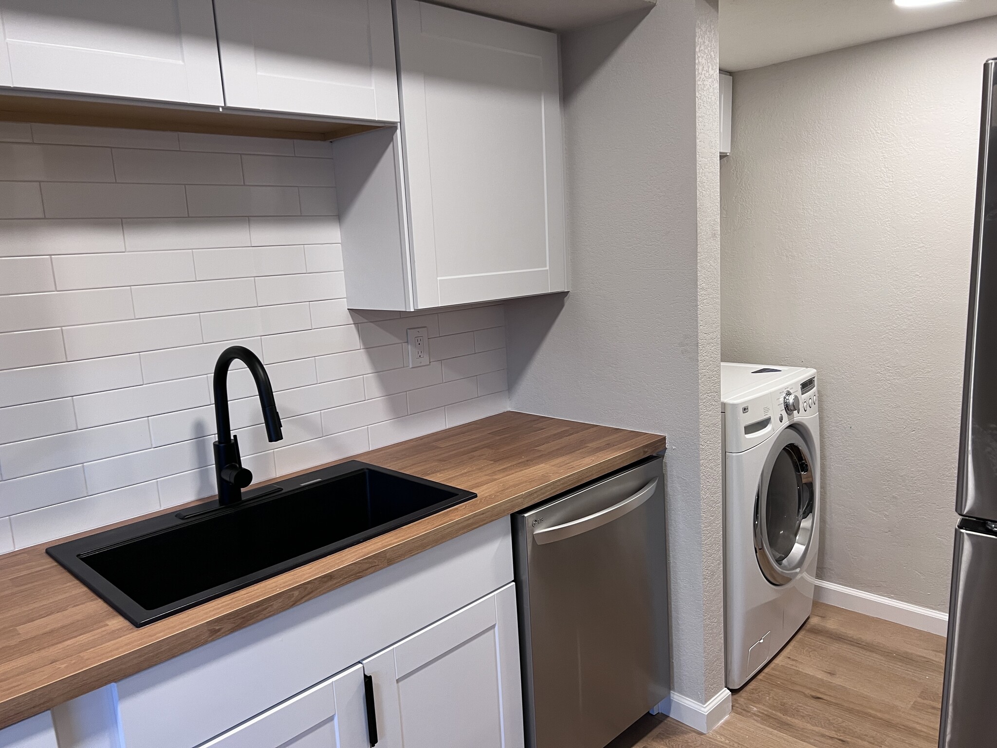 In unit washer and dryer - 7602 N 61st Ave