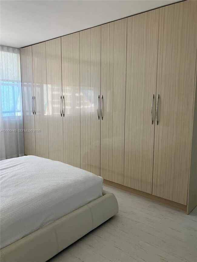 Building Photo - 3180 S Ocean Dr