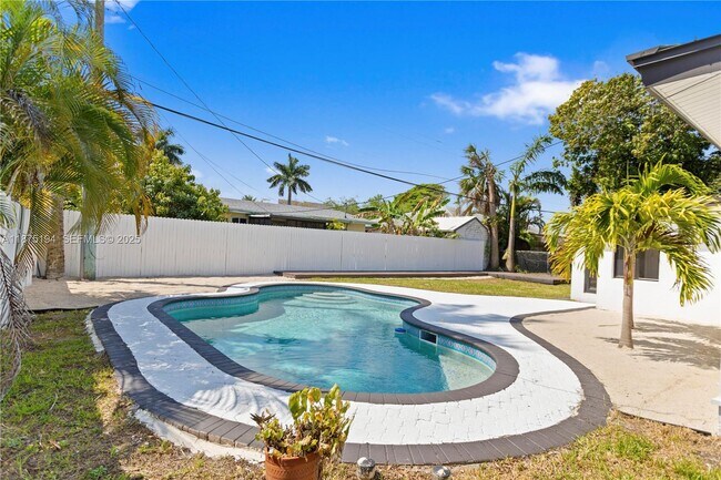 Building Photo - 1524 SW 32nd Ct