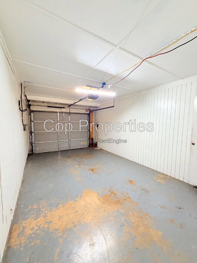 Building Photo - 4503 Eisenhauer Rd