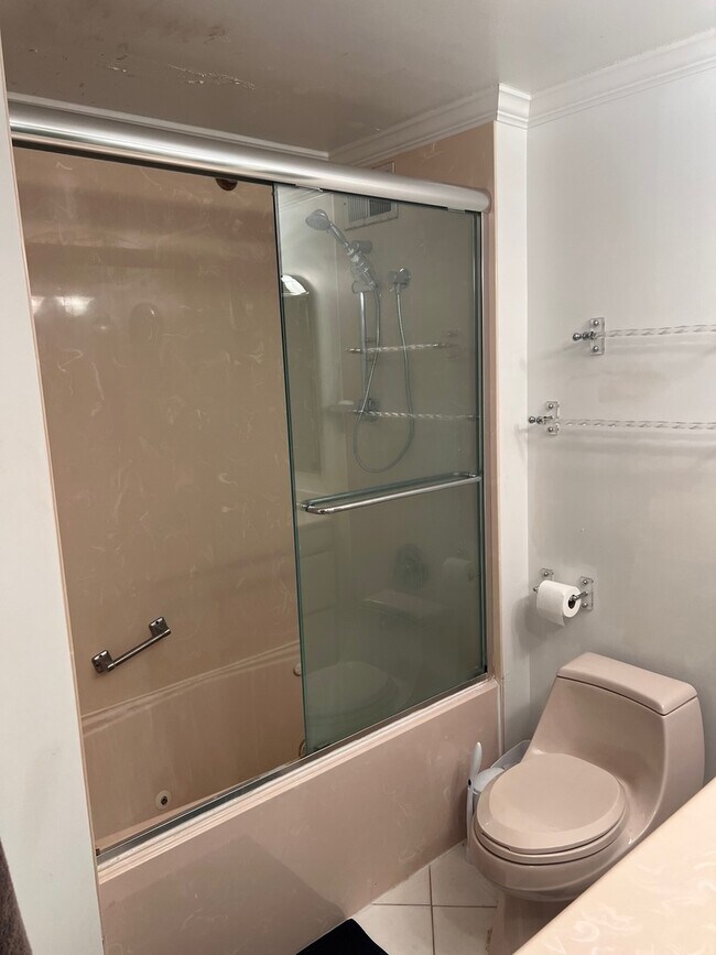 Building Photo - 401 E Ontario St