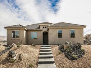 Building Photo - Beautiful 3 Bedroom, 2 bathroom Home in Hu...