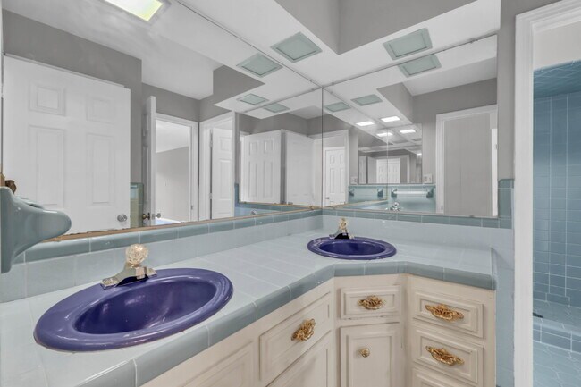 Building Photo - spacious 4-bedroom, 2.5-bath home featuring a 2-car garage and fresh updates throughout.