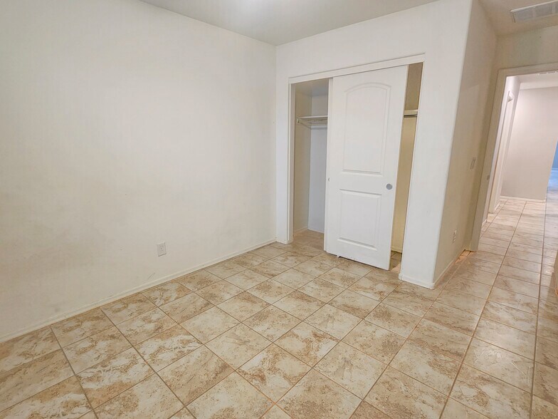 2 of 4 bedrooms - 1347 W Pinkley Ave