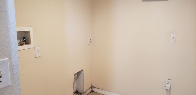 Building Photo - ~4/2.5~Curtis Ave~Groveland Lake Dot Landing~Big Corner Lots with lots a room!