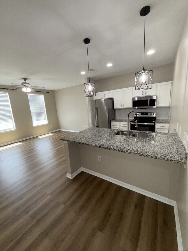 Building Photo - 222 Town Center Dr