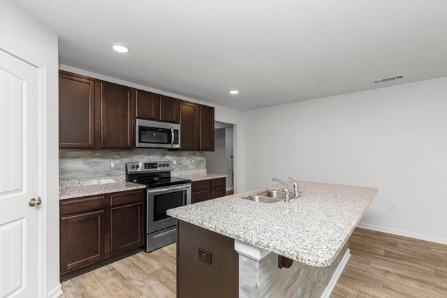 Building Photo - 1009 Limpkin St