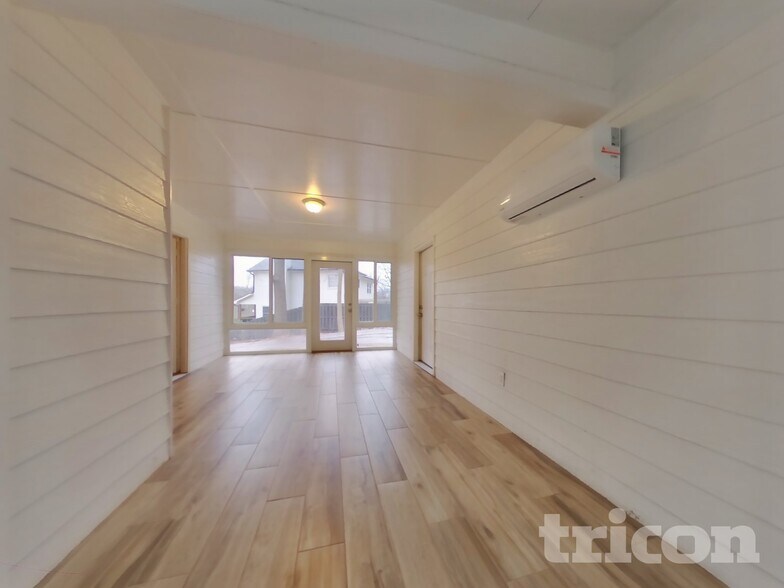 Building Photo - 162 Springwater Trce