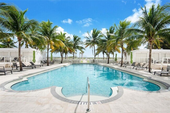 Building Photo - 4925 Collins Ave