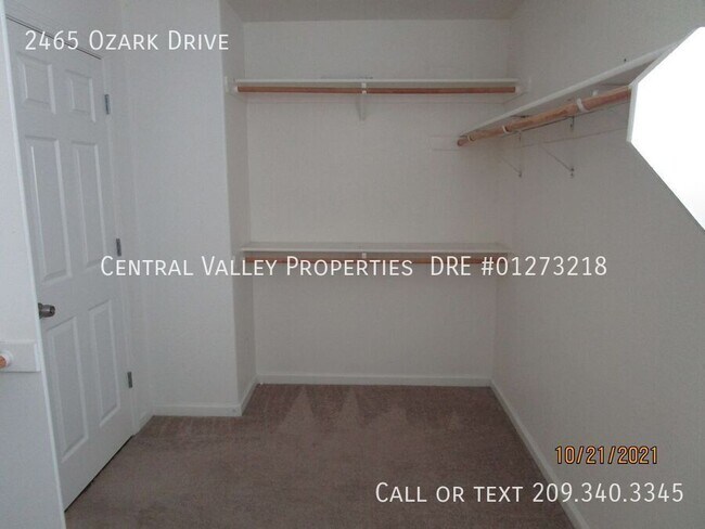 Building Photo - 2465 Ozark Dr