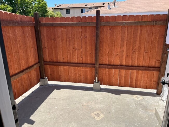Building Photo - Modern 2BR/2BA house in North Inglewood
