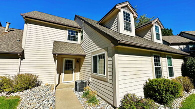 Building Photo - Beautiful Updated 2 Bed 2 Bath on Golf Course in Cherry Creek Schools