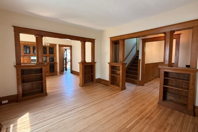 Building Photo - Renovated House for Rent!
