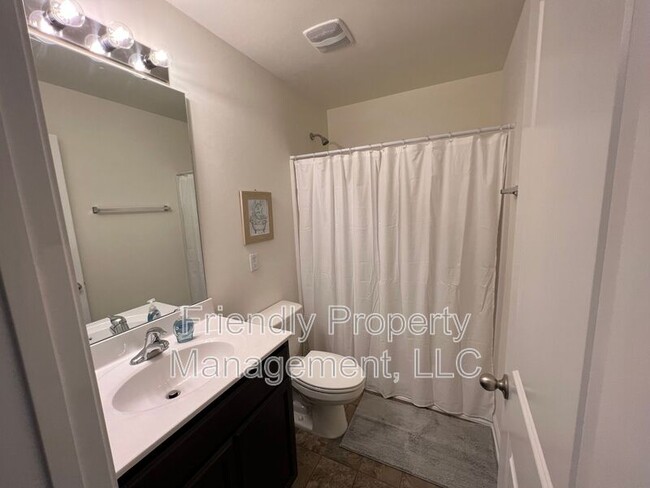 Building Photo - 1202 W Meadowview Rd