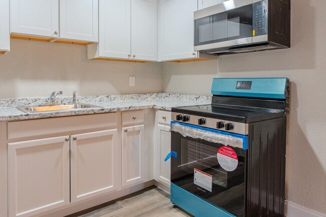 Building Photo - 129 W Church St