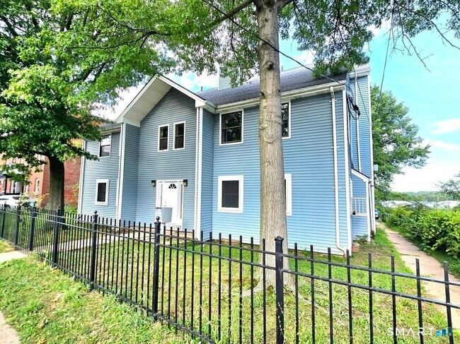 Building Photo - 272 Bellevue St
