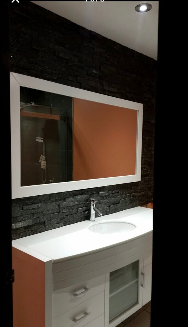 Building Photo - 3300 e 125th st.