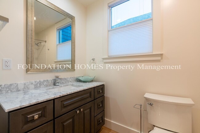 Building Photo - Newly Remodeled - Luxury Finishes - Downtown - 1BR/1BA - FOUNDATION