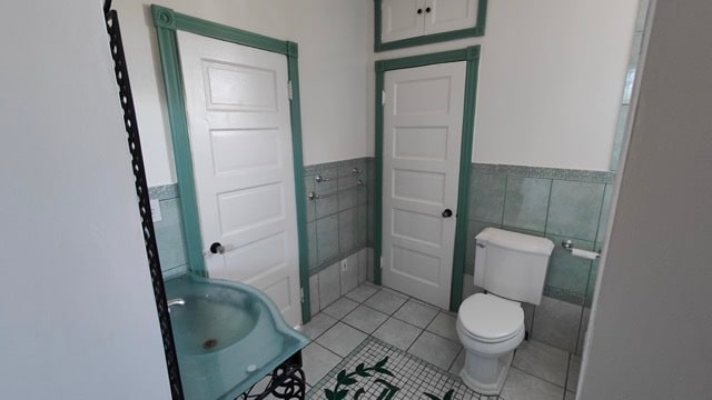 bathroom door shut - 3334 Elmwood Ave