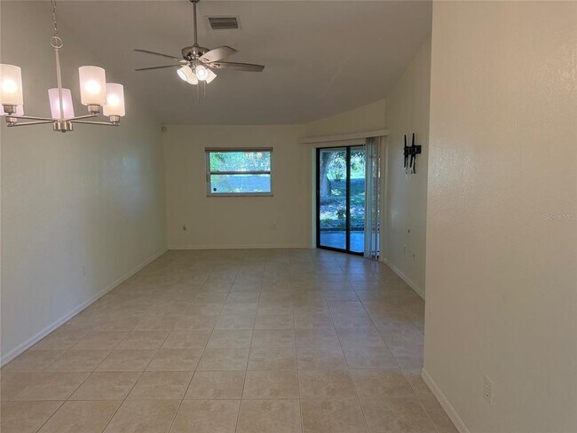 Building Photo - 1203 Saxony Cir