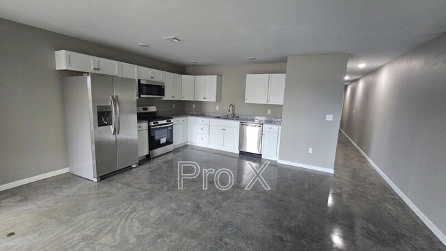 Building Photo - 514 S Byers Ave