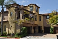 Building Photo - 3 Bedroom 2.5 Bath Townhome in Gated Community of Courtyards at Escala- Mission Valley