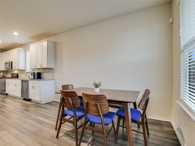 Building Photo - 441 Bella Luna Way