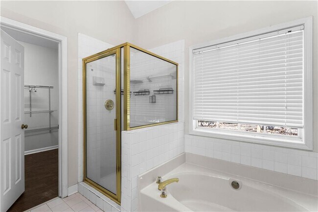 Building Photo - 965 Dogwood Park Dr