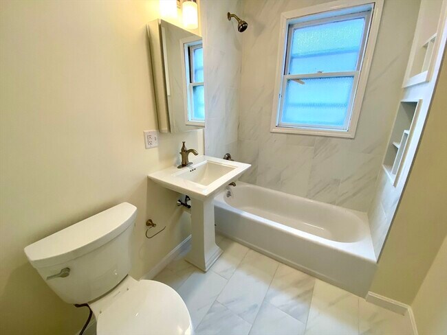 Building Photo - 24 Clyde Rd