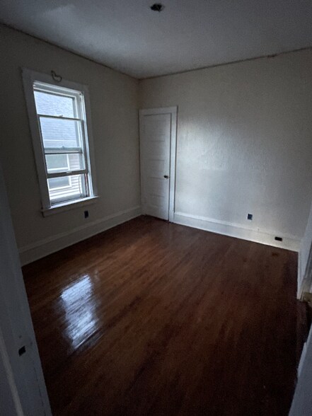 Building Photo - 2417 N 33rd St